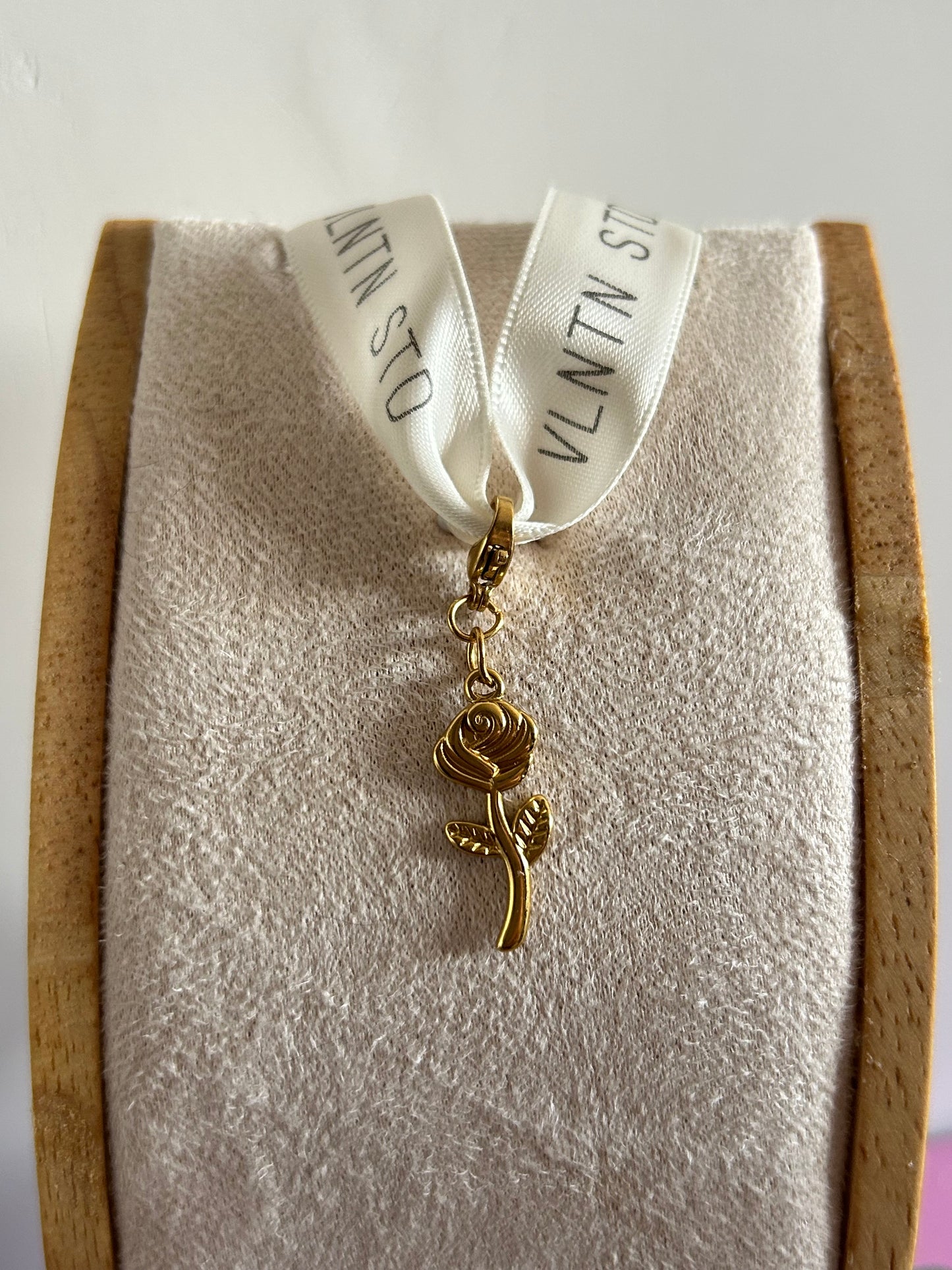 ROSE CHARM