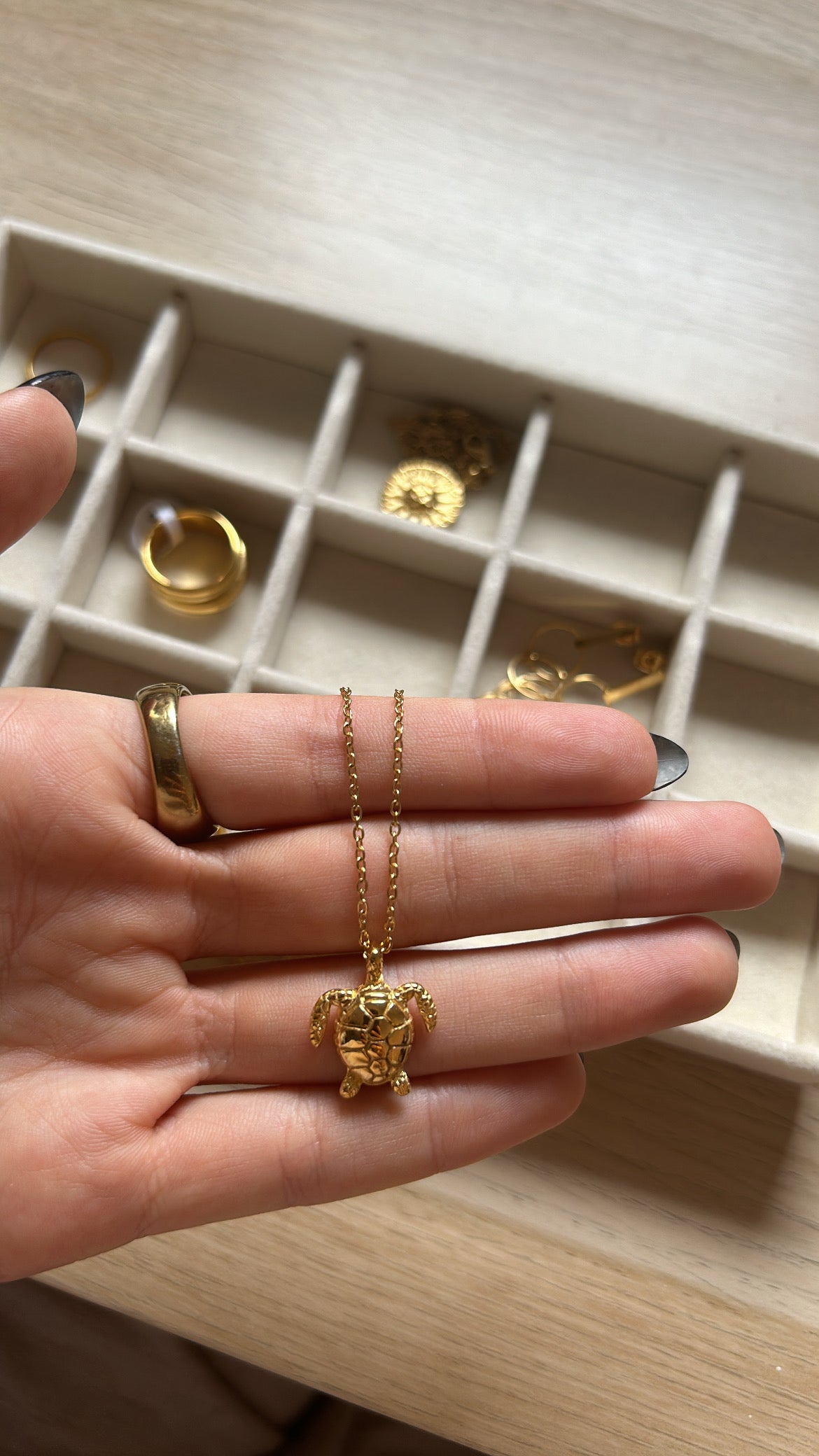 VITA NECKLACE